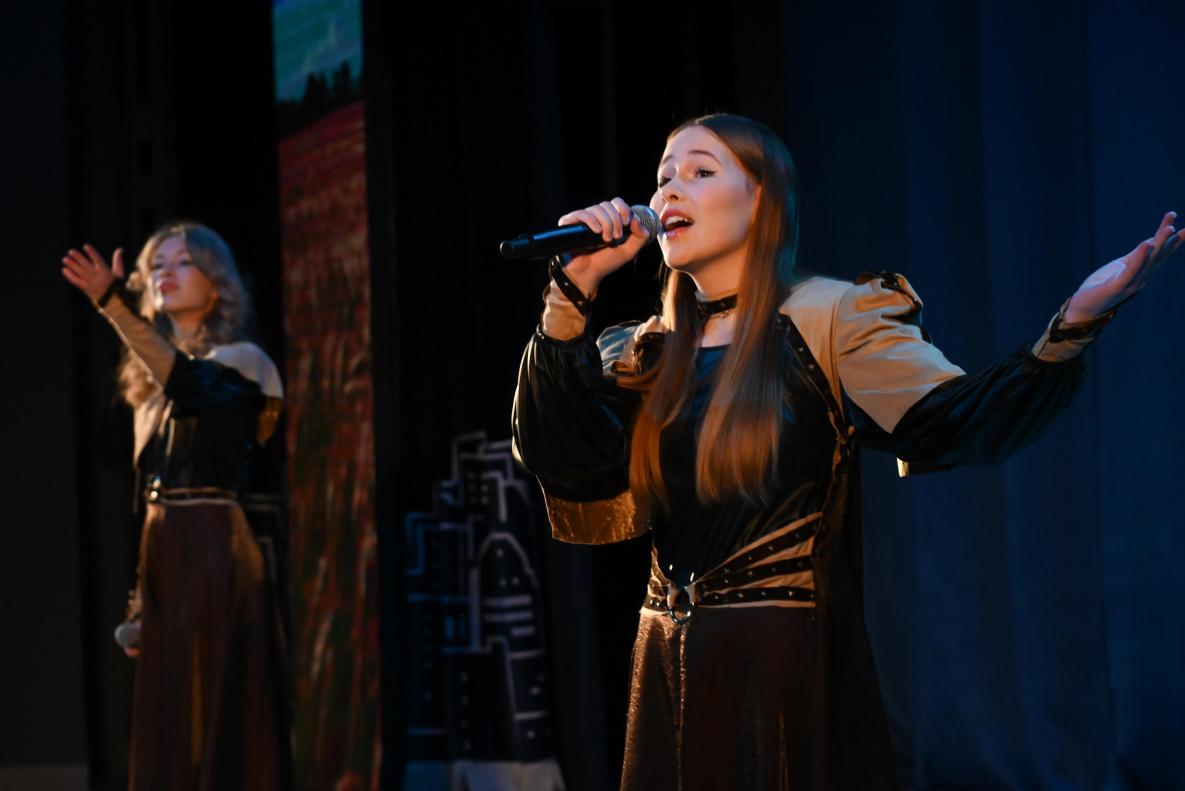 В преддверии Дня защитника Отечества в Барнауле прошел праздничный концерт В преддверии Дня защитника Отечества в Барнауле прошел праздничный концерт