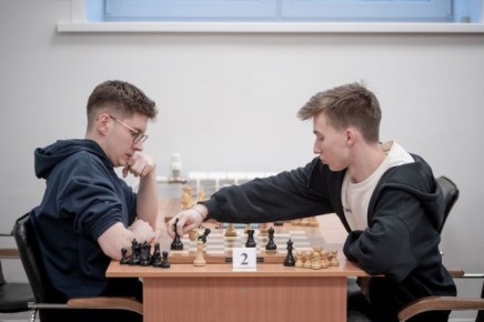 В Барнауле проходит шахматный турнир «Мемориала Рувима Кура»