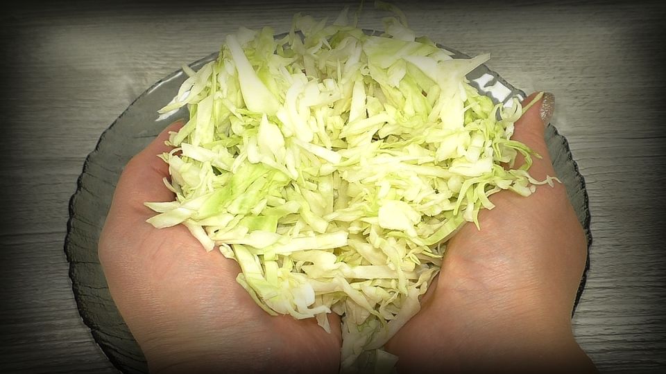 Ленивые капустные оладьи: быстро и вкусно