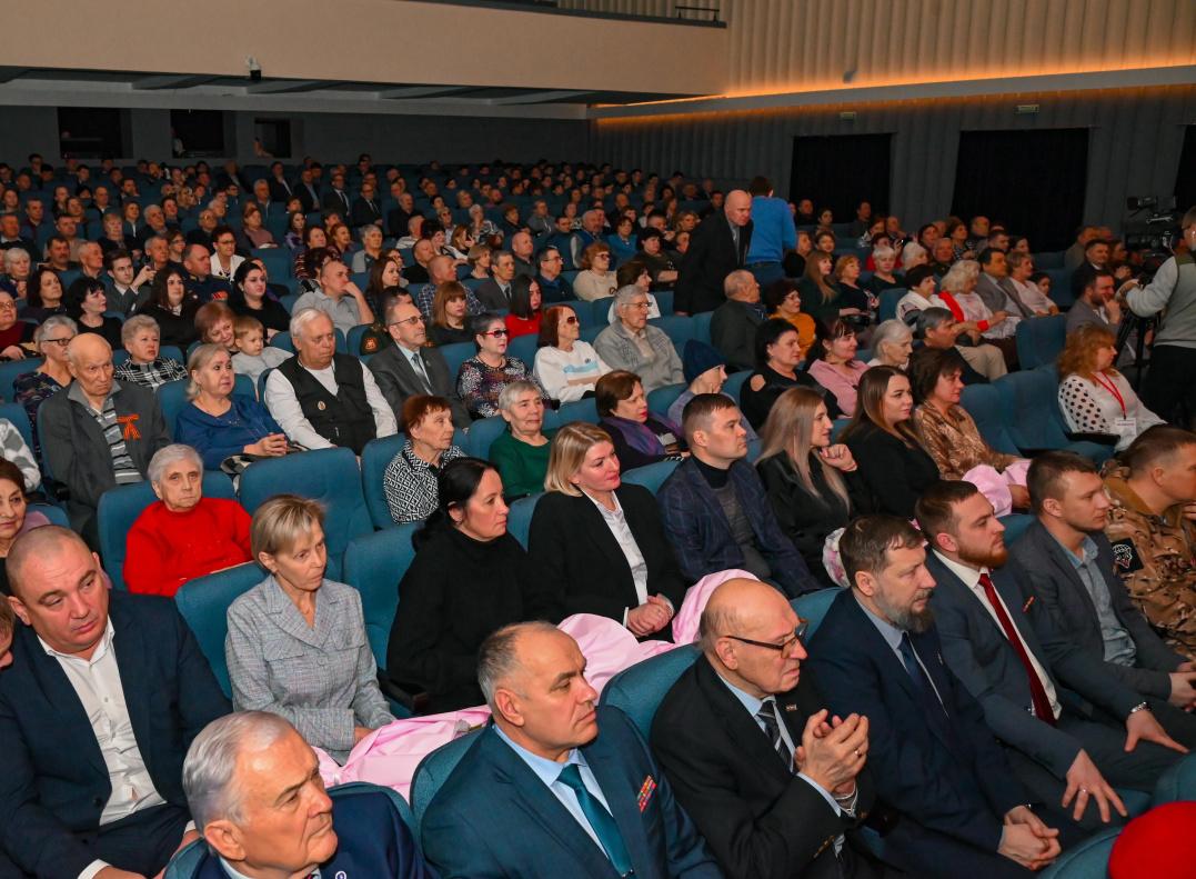 В преддверии Дня защитника Отечества в Барнауле прошел праздничный концерт В преддверии Дня защитника Отечества в Барнауле прошел праздничный концерт