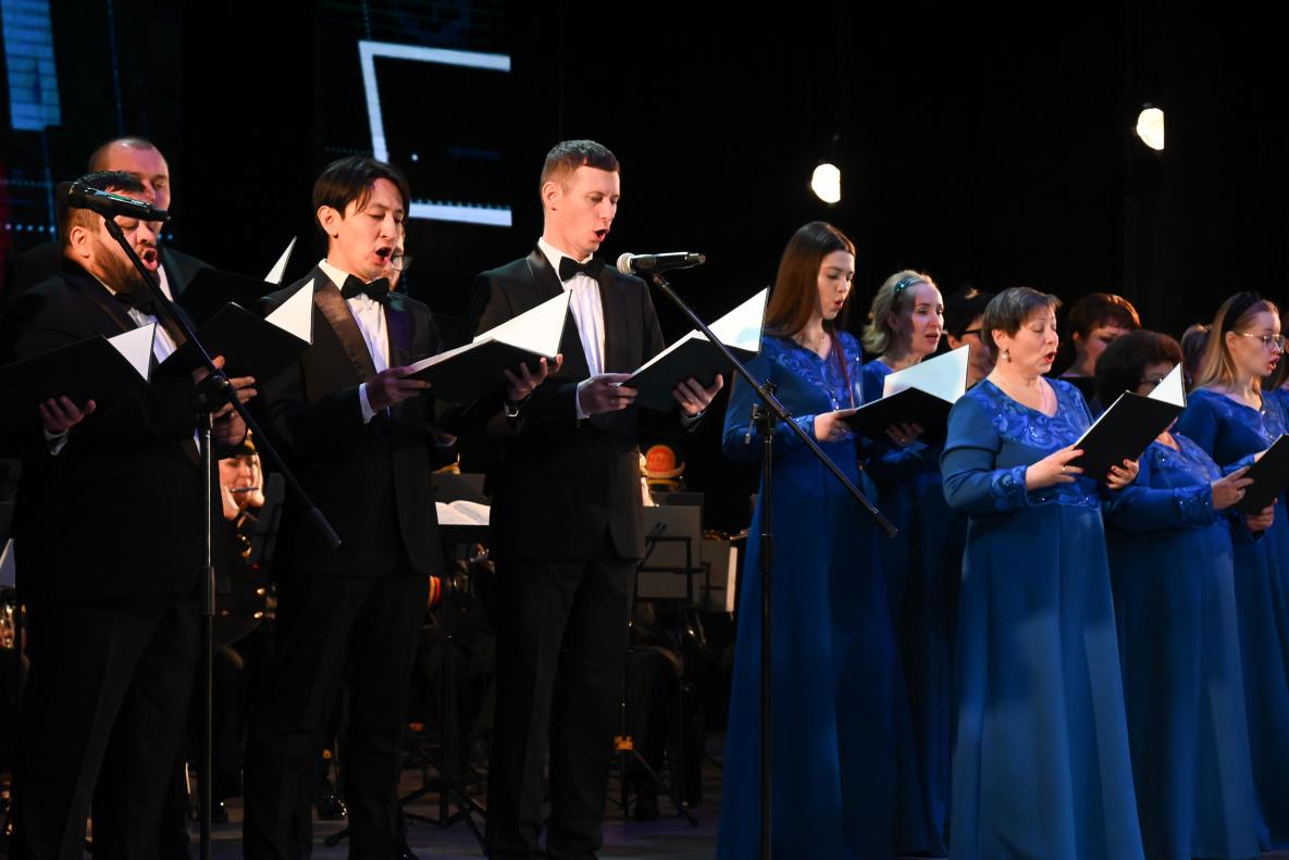 В преддверии Дня защитника Отечества в Барнауле прошел праздничный концерт В преддверии Дня защитника Отечества в Барнауле прошел праздничный концерт