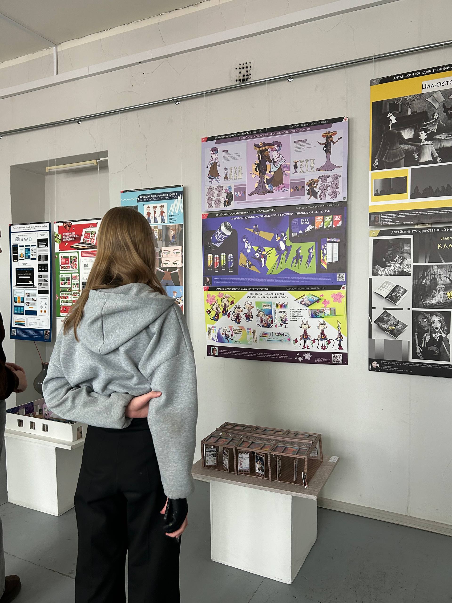 Студенты АГИК показали барнаульцам макеты футуристичных экодомов с зелёными крышами