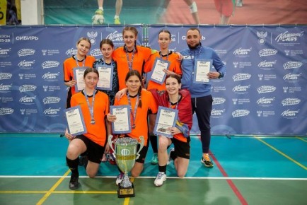 Команда девушек Комсомольской СОШ №1 Павловского района стала победительницей окружного этапа «Кожаный мяч - ШФЛ» и сыграет на всероссийском финале турнира