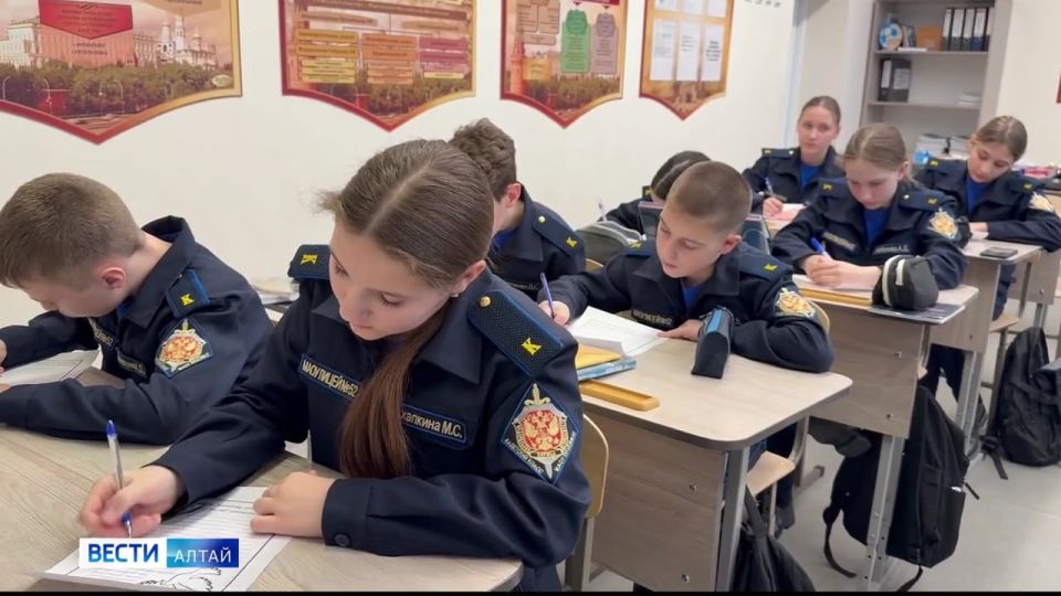 Кадеты из барнаульского лицея №52 собрали подарки к празднику для бойцов СВО