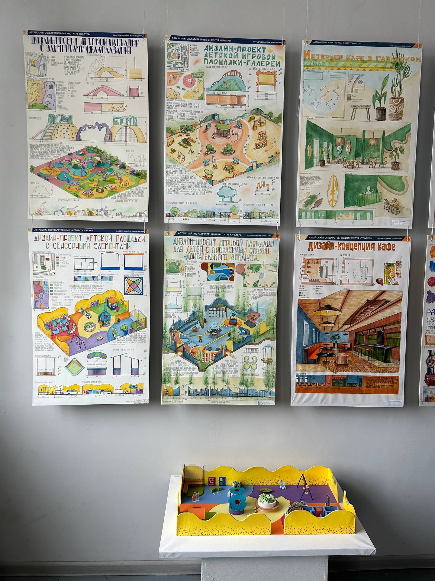 Студенты АГИК показали барнаульцам макеты футуристичных экодомов с зелёными крышами Студенты АГИК показали барнаульцам макеты футуристичных экодомов с зелёными крышами