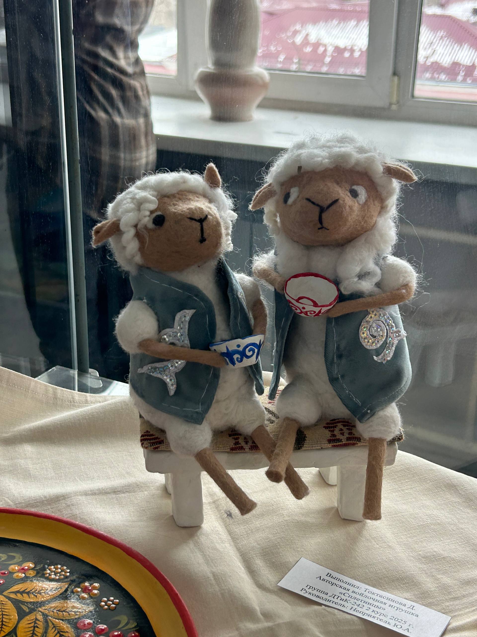 Студенты АГИК показали барнаульцам макеты футуристичных экодомов с зелёными крышами Студенты АГИК показали барнаульцам макеты футуристичных экодомов с зелёными крышами