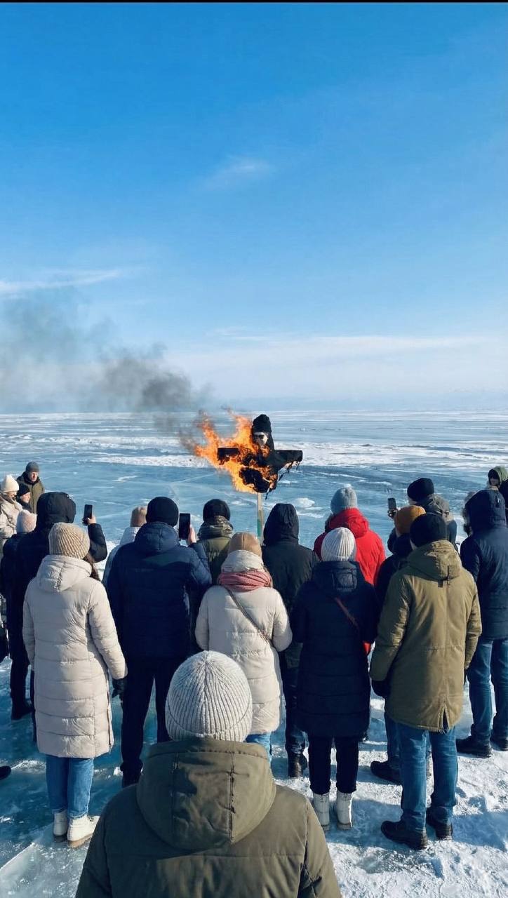 Чучело SHAMANa на Масленицу сожгли на Байкале Чучело SHAMANa на Масленицу сожгли на Байкале