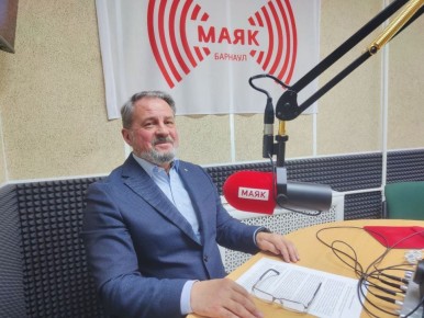 Праздничный выходной день — отличный повод ещё раз послушать большой выпуск программы «Первые на Маяке» с министром спорта Алтайского края Михалом Панфиловым