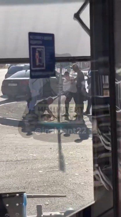 Напавших на водителя автобуса барнаульцев приговорили к реальным срокам