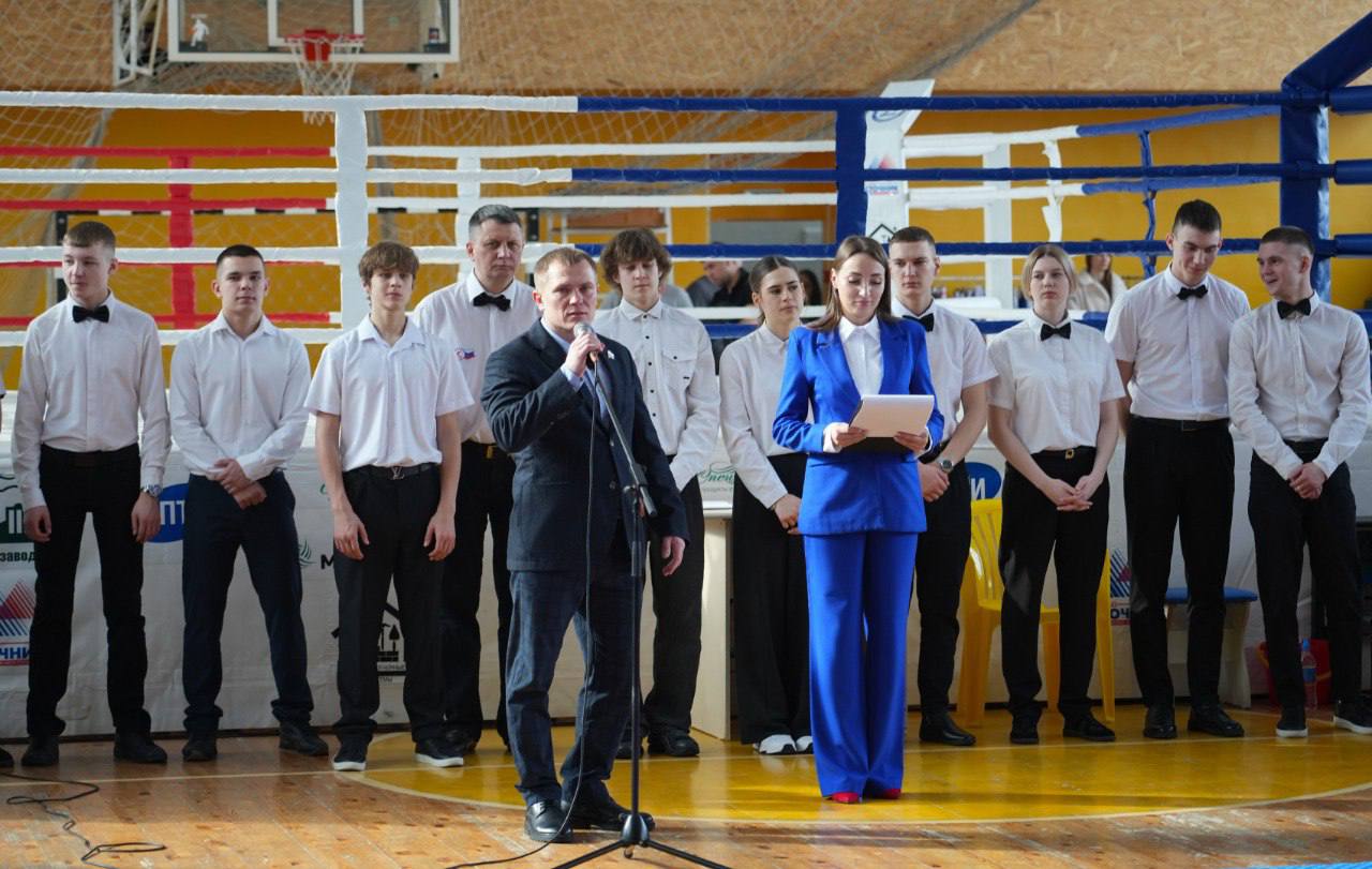 15 команд, 280 бойцов: в Бийске стартовали краевые соревнования по кикбоксингу 15 команд, 280 бойцов: в Бийске стартовали краевые соревнования по кикбоксингу