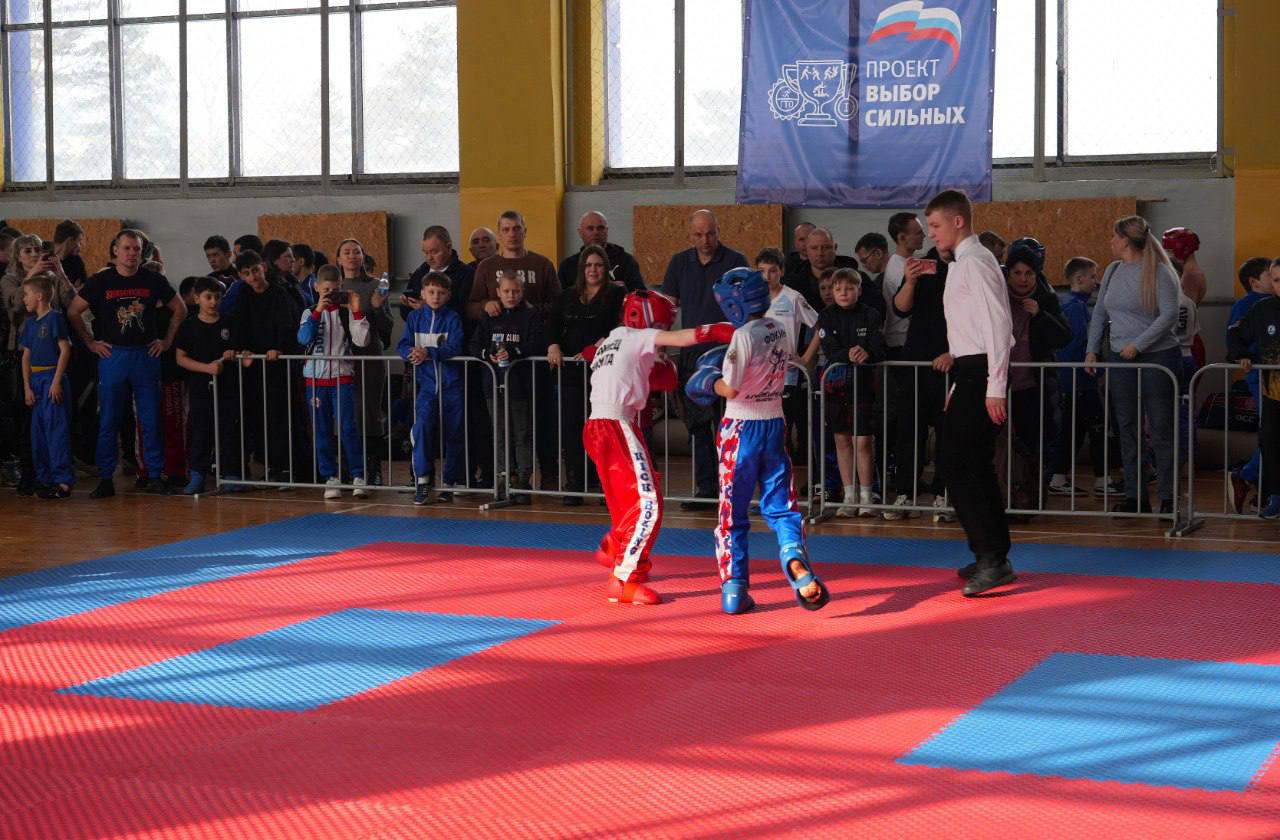 15 команд, 280 бойцов: в Бийске стартовали краевые соревнования по кикбоксингу 15 команд, 280 бойцов: в Бийске стартовали краевые соревнования по кикбоксингу