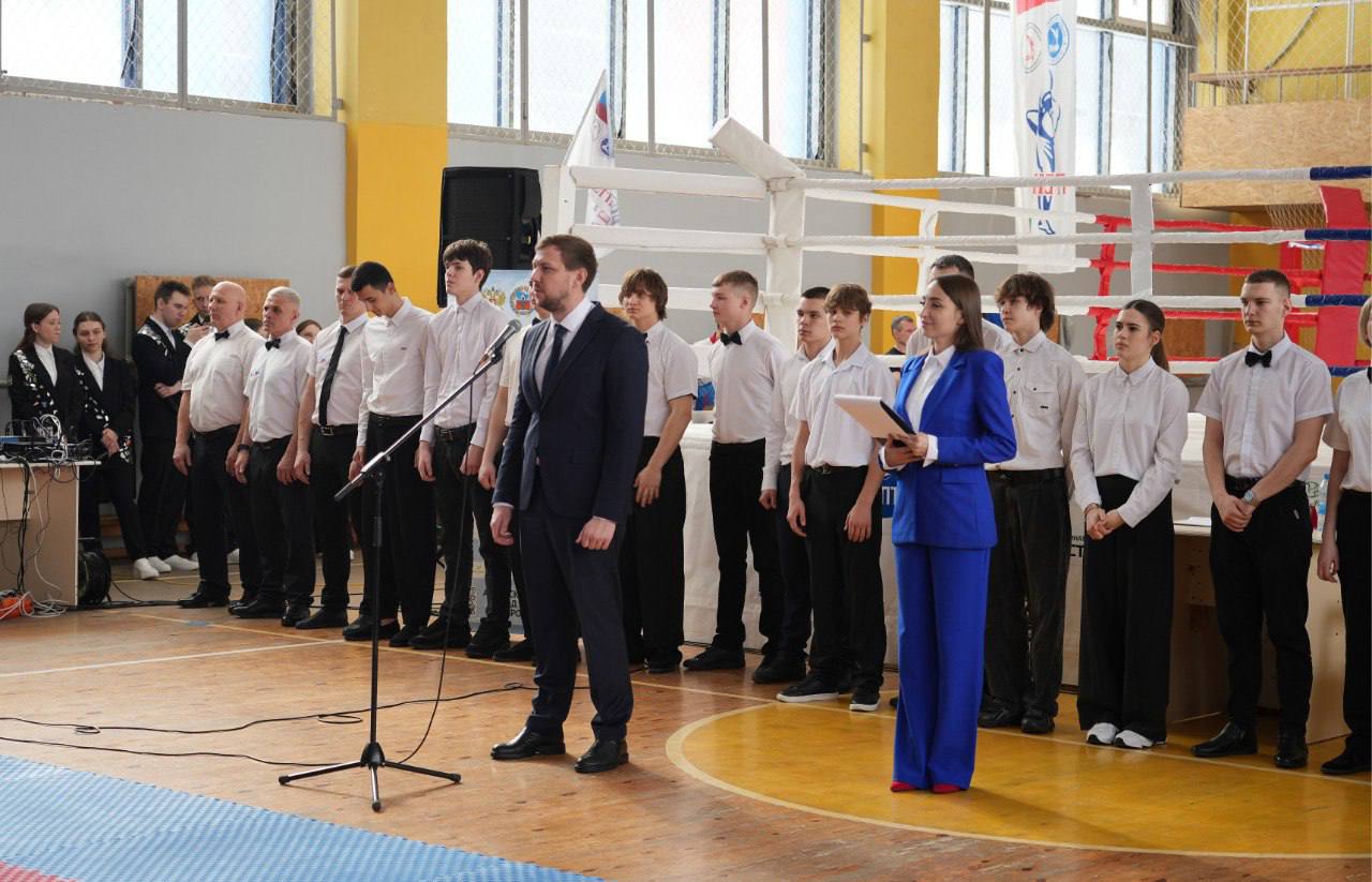 15 команд, 280 бойцов: в Бийске стартовали краевые соревнования по кикбоксингу 15 команд, 280 бойцов: в Бийске стартовали краевые соревнования по кикбоксингу