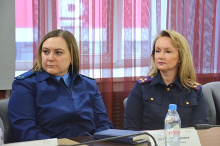 Сотрудник отдела кадров следственного управления СК России по Алтайскому краю приняла участие в круглом столе Алтайского филиала РАНХиГС, посвященном вопросам взаимодействия с работодателями