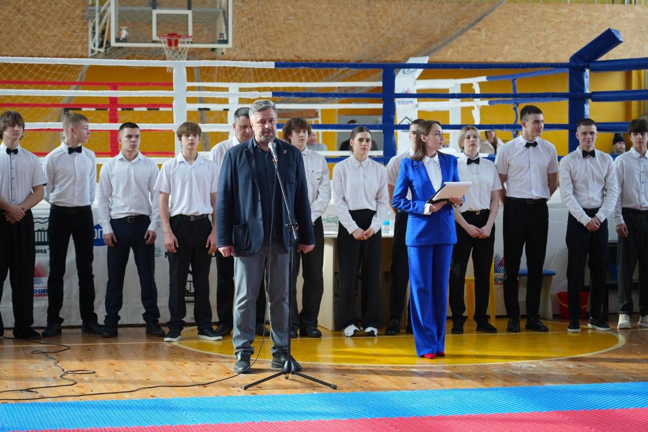 15 команд, 280 бойцов: в Бийске стартовали краевые соревнования по кикбоксингу 15 команд, 280 бойцов: в Бийске стартовали краевые соревнования по кикбоксингу