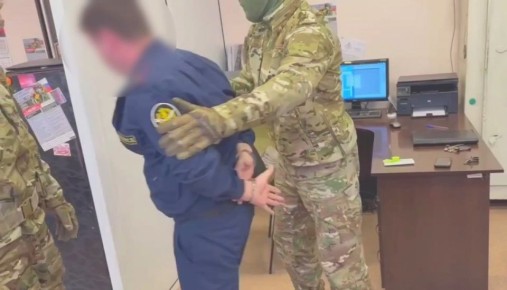 Инспектор помогал экс-замглавы Первомайского района нарушать условия домашнего ареста