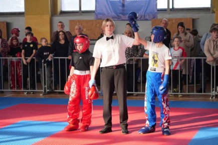 В спорткомплексе «Заря» стартовал 32-й краевой турнир по кикбоксингу