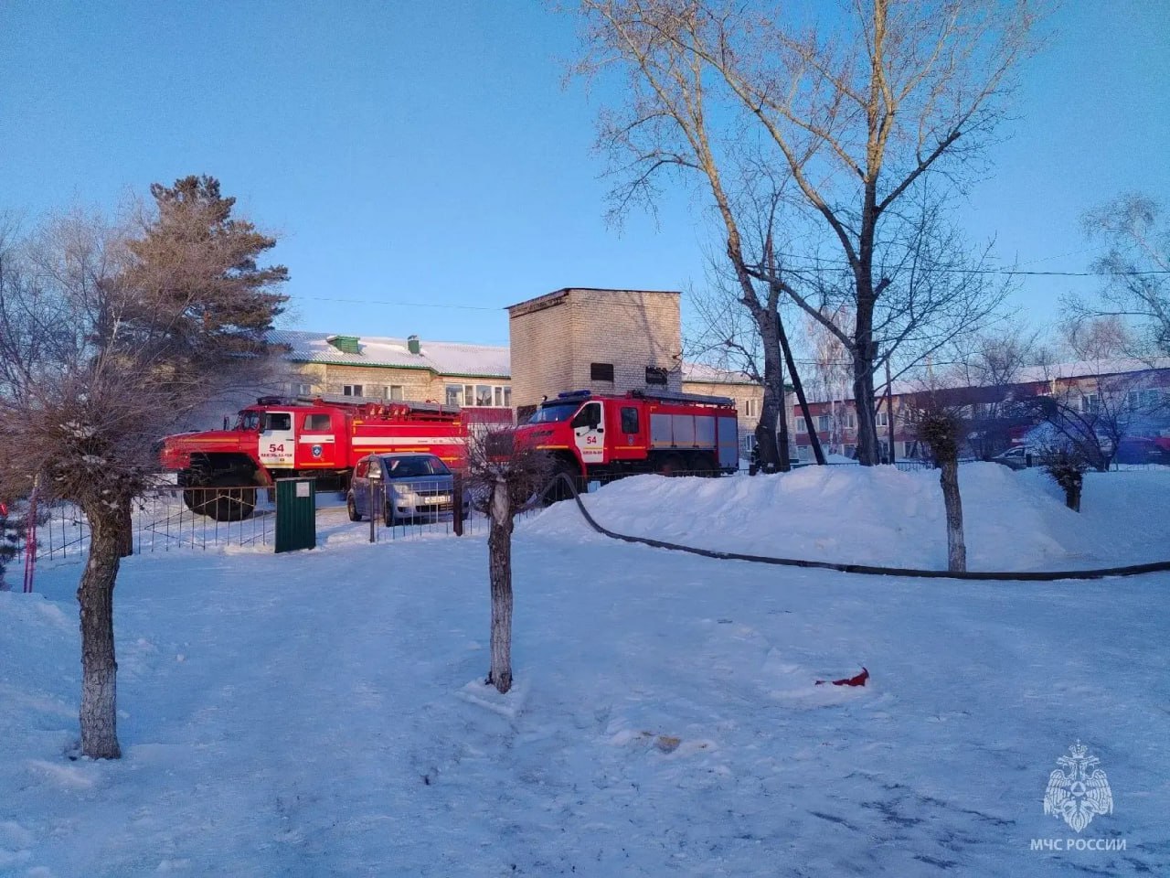 В Камне-на-Оби загорелся детский сад В Камне-на-Оби загорелся детский сад