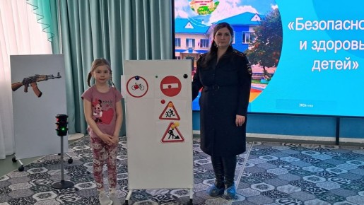 Сотрудники Белокурихинской Госавтоинспекции провели с дошкольниками профилактическое мероприятие «Пешеход на переход»