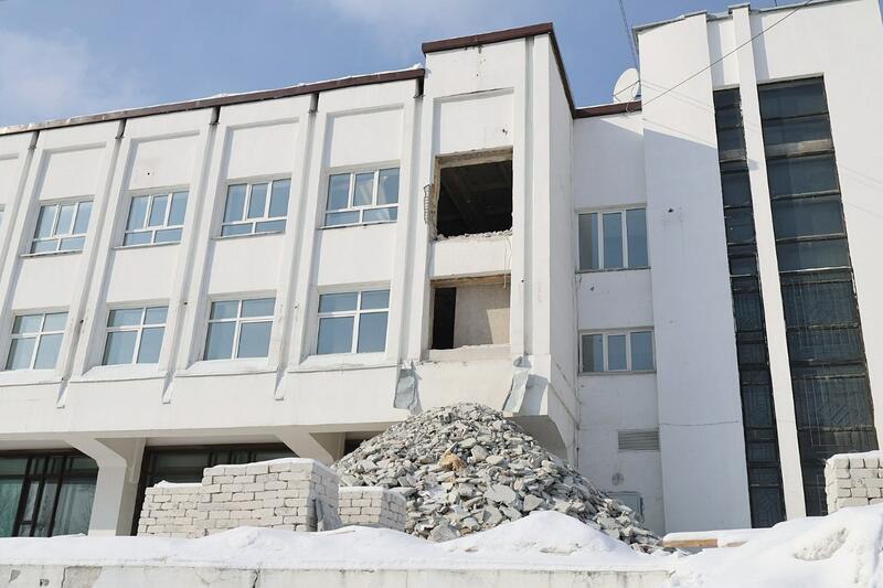 Подготовка к сносу легендарного здания на проспекте Красноармейском продолжается в Барнауле Подготовка к сносу легендарного здания на проспекте Красноармейском продолжается в Барнауле