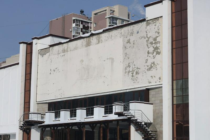 Подготовка к сносу легендарного здания на проспекте Красноармейском продолжается в Барнауле Подготовка к сносу легендарного здания на проспекте Красноармейском продолжается в Барнауле