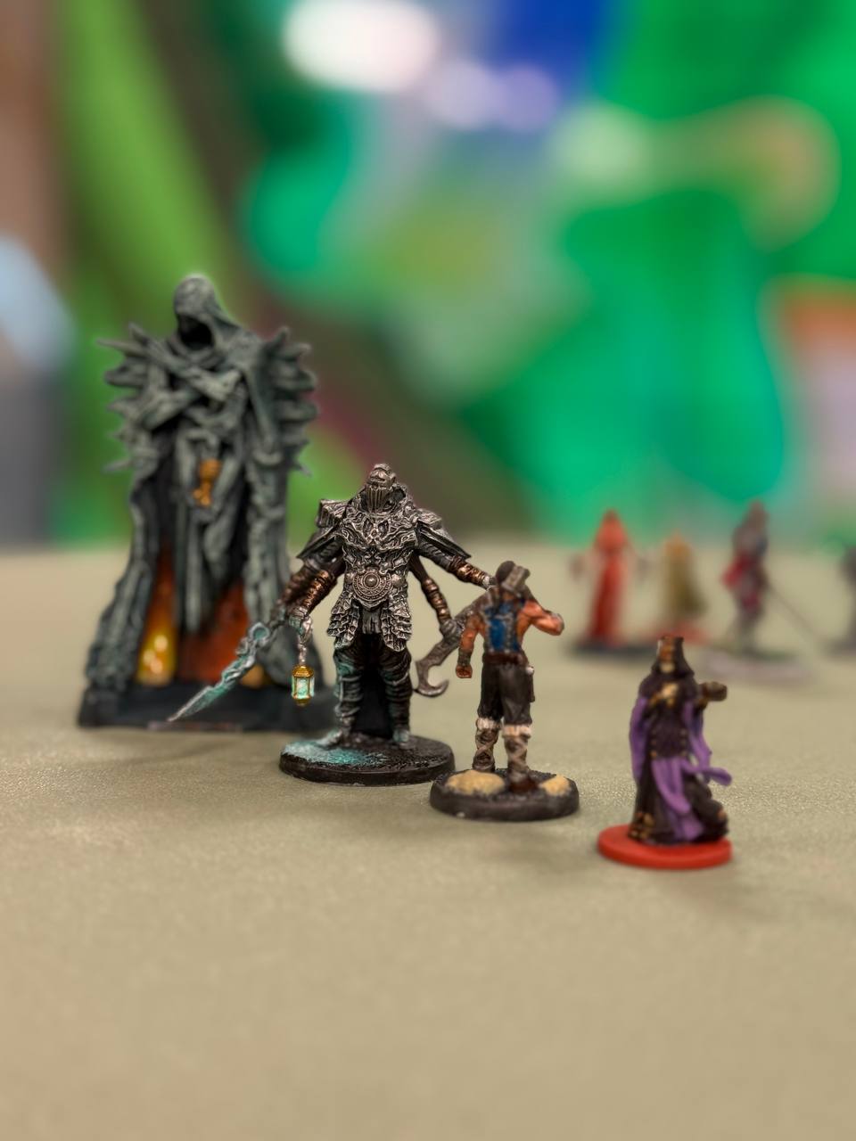 Сыграть с друзьями в настолку и остаться врагами на всю жизнь — легко, если вы выбрали «Манчкин» Сыграть с друзьями в настолку и остаться врагами на всю жизнь — легко, если вы выбрали «Манчкин»