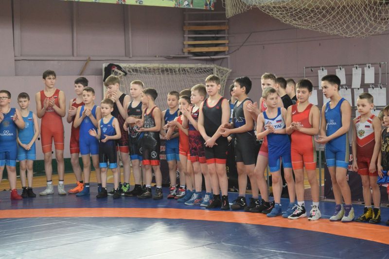 В Рубцовске борцы региона почтили память участников СВО на краевом юношеском турнире