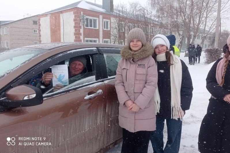 Госавтоинспекция Родинского района поздравила водителей с днем защитника Отечества Госавтоинспекция Родинского района поздравила водителей с днем защитника Отечества