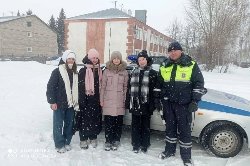 Госавтоинспекция Родинского района поздравила водителей с днем защитника Отечества Госавтоинспекция Родинского района поздравила водителей с днем защитника Отечества