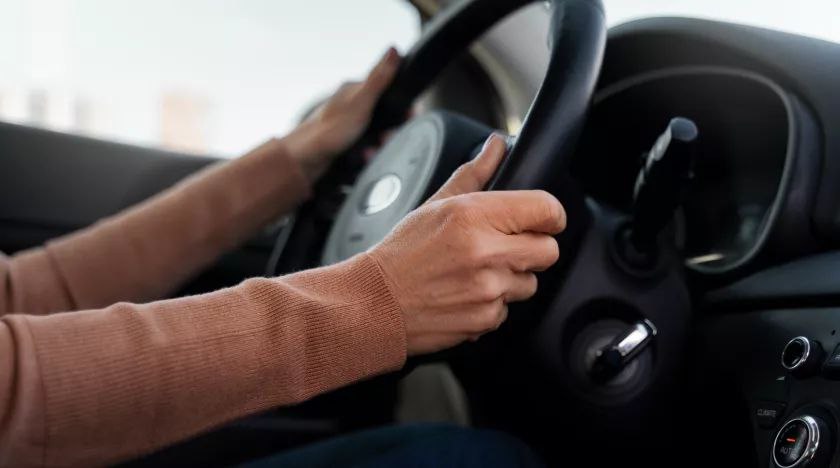 Водителю автомобиля в Бийске стало плохо за рулём