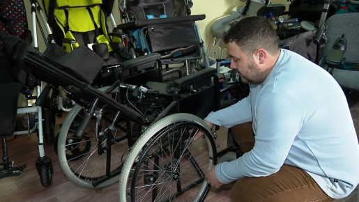 Передвижная мастерская починит сломанные инвалидные коляски в отдалённых алтайских сёлах