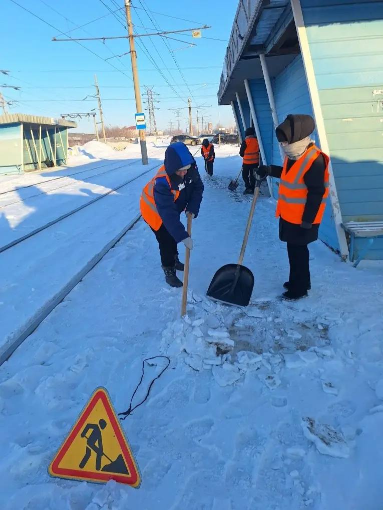 Дорожная служба продолжает вывоз снега с улиц города Дорожная служба продолжает вывоз снега с улиц города