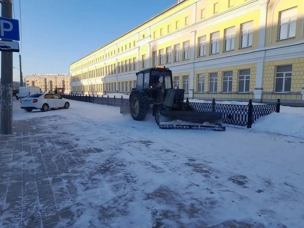 Дорожная служба продолжает вывоз снега с улиц города Дорожная служба продолжает вывоз снега с улиц города