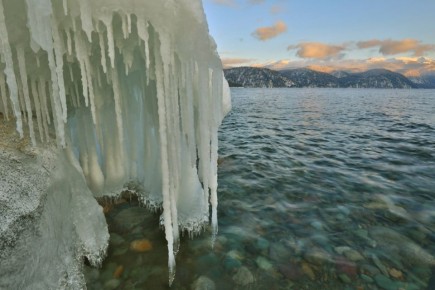 Последние зимние деньки на Телецком озере выдались особенно красивыми
