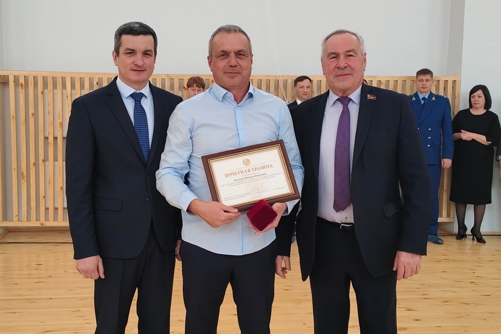 В поселке Мирный Родинского района после ремонта открылся обновленный спортивный зал В поселке Мирный Родинского района после ремонта открылся обновленный спортивный зал