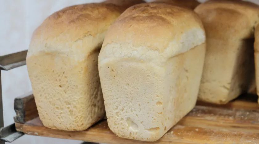 С 1 апреля в России вступает в силу новый ГОСТ на белый хлеб из пшеничной муки, который заменит советский стандарт 1986 года