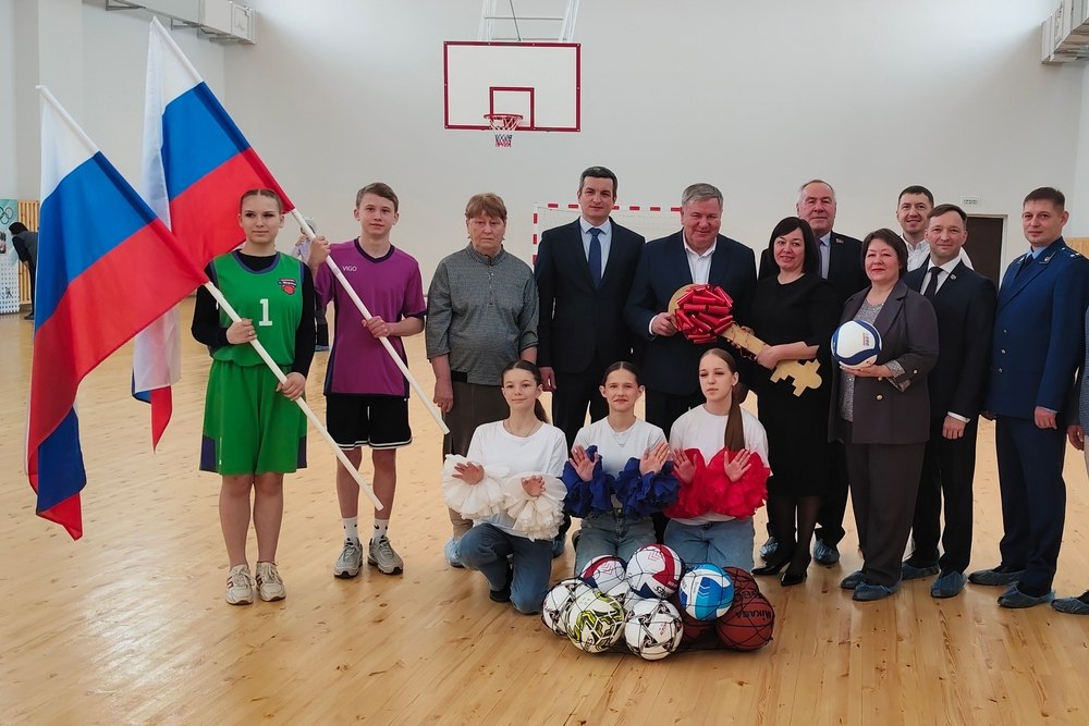 В поселке Мирный Родинского района после ремонта открылся обновленный спортивный зал В поселке Мирный Родинского района после ремонта открылся обновленный спортивный зал