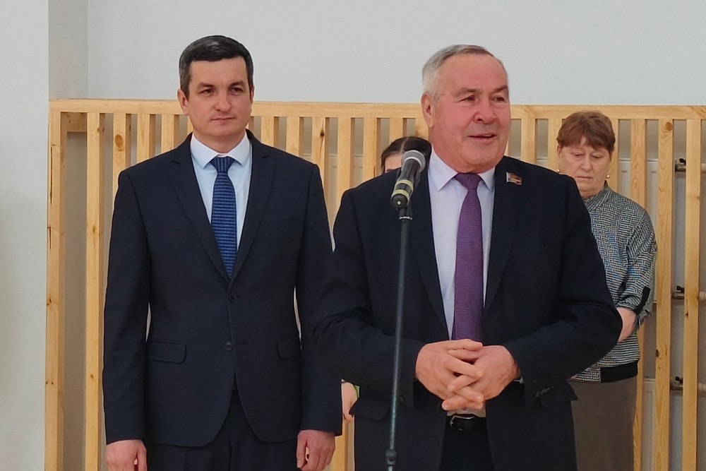 В поселке Мирный Родинского района после ремонта открылся обновленный спортивный зал