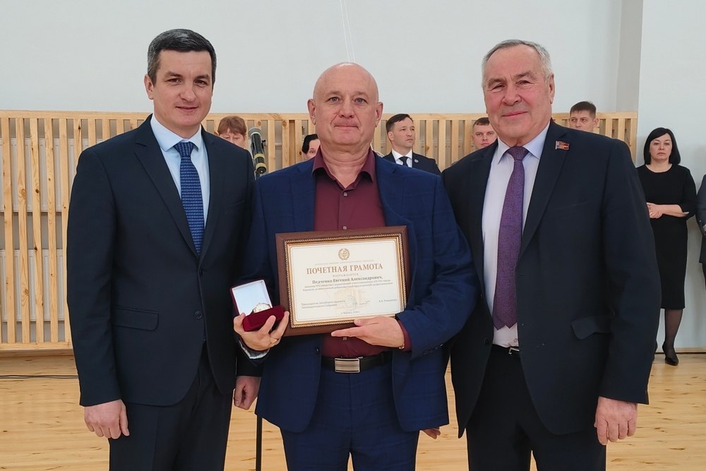 В поселке Мирный Родинского района после ремонта открылся обновленный спортивный зал В поселке Мирный Родинского района после ремонта открылся обновленный спортивный зал