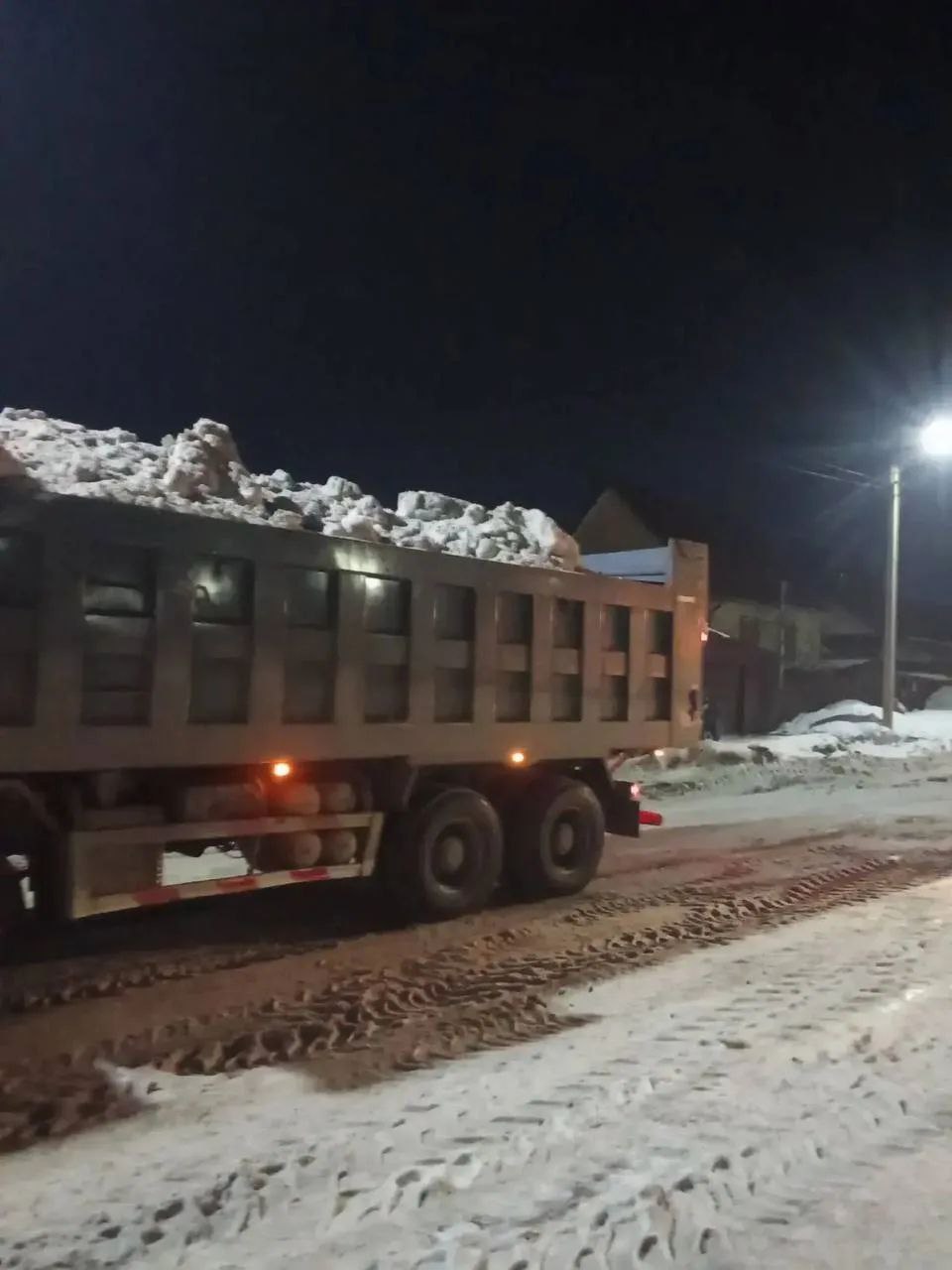 Коммунальные службы продолжают работу в круглосуточном режиме в Бийске Коммунальные службы продолжают работу в круглосуточном режиме в Бийске