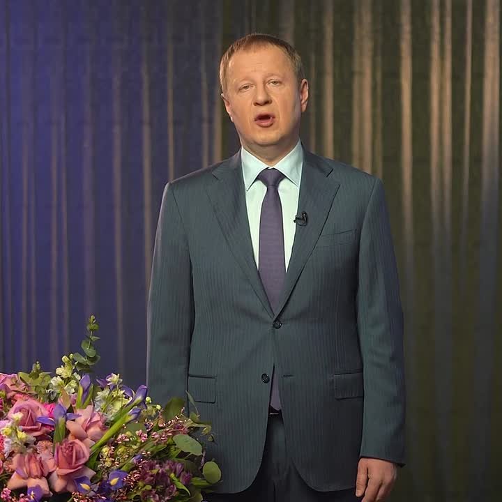 Губернатор Алтайского края Виктор Томенко поздравил всех жительниц региона с 8 марта!