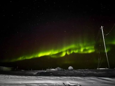 Яркое северное сияние заснял метеоролог в Красноярском крае