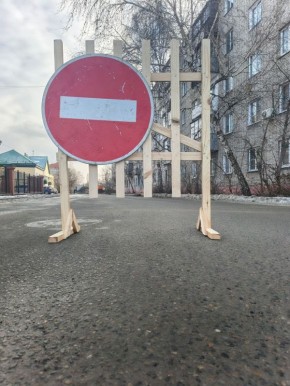 В центре Барнаула перекрыли дорогу и отключили воду из-за коммунальной аварии
