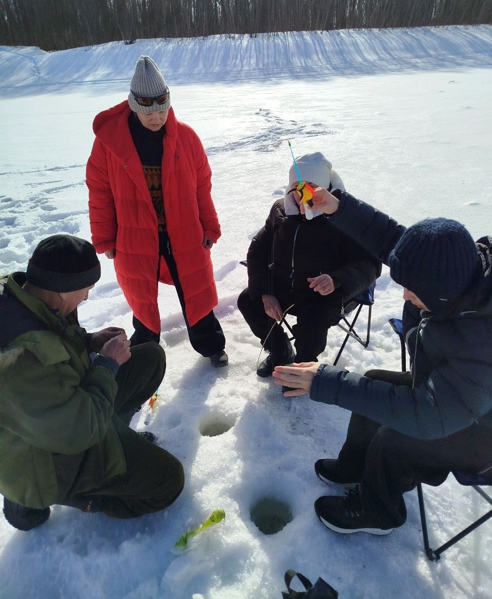 Более ста рыб поймали «ВОИтели-Алтай» на мастер-классе по зимней рыбалке в Кислухе Более ста рыб поймали «ВОИтели-Алтай» на мастер-классе по зимней рыбалке в Кислухе