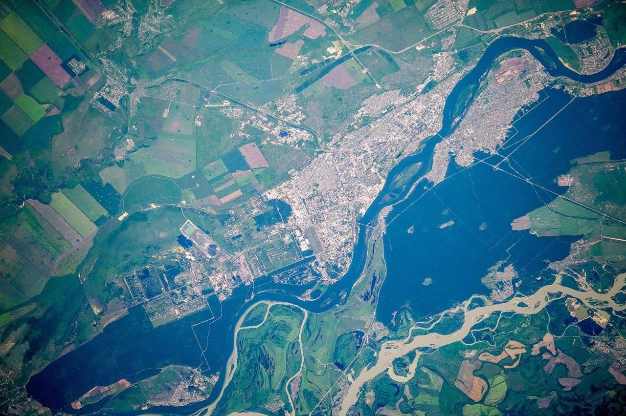 Алтайские горы и города края сняли с борта МКС Алтайские горы и города края сняли с борта МКС