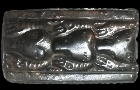 Уникальную бронзовую бляху нашли археологи в Алтайском крае