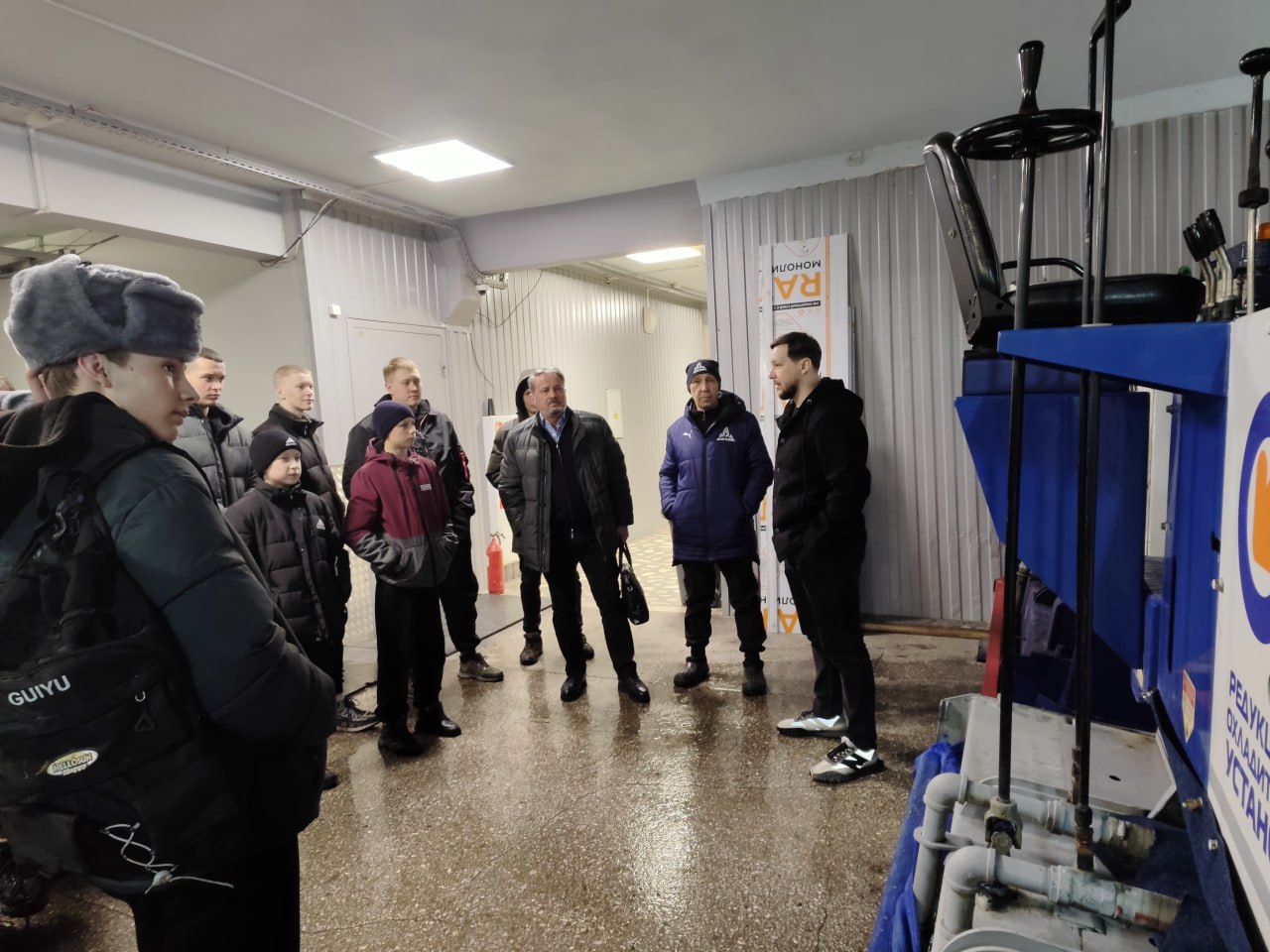 Хоккейный клуб «Динамо-Алтай» подарил экипировку юным хоккеистам Краснощёковского района и пригласил спортсменов на экскурсию и матч Хоккейный клуб «Динамо-Алтай» подарил экипировку юным хоккеистам Краснощёковского района и пригласил спортсменов на экскурсию и матч