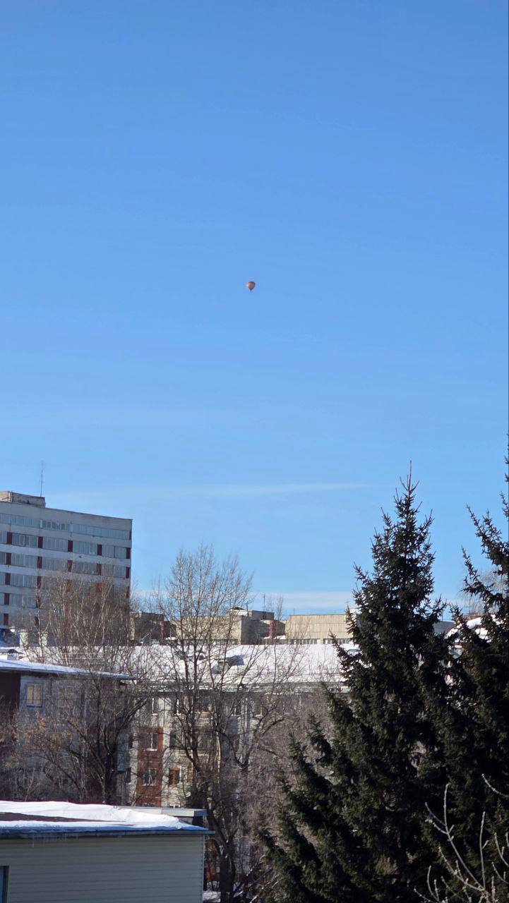 Барнаул, поднимите голову! Видите воздушный шар?