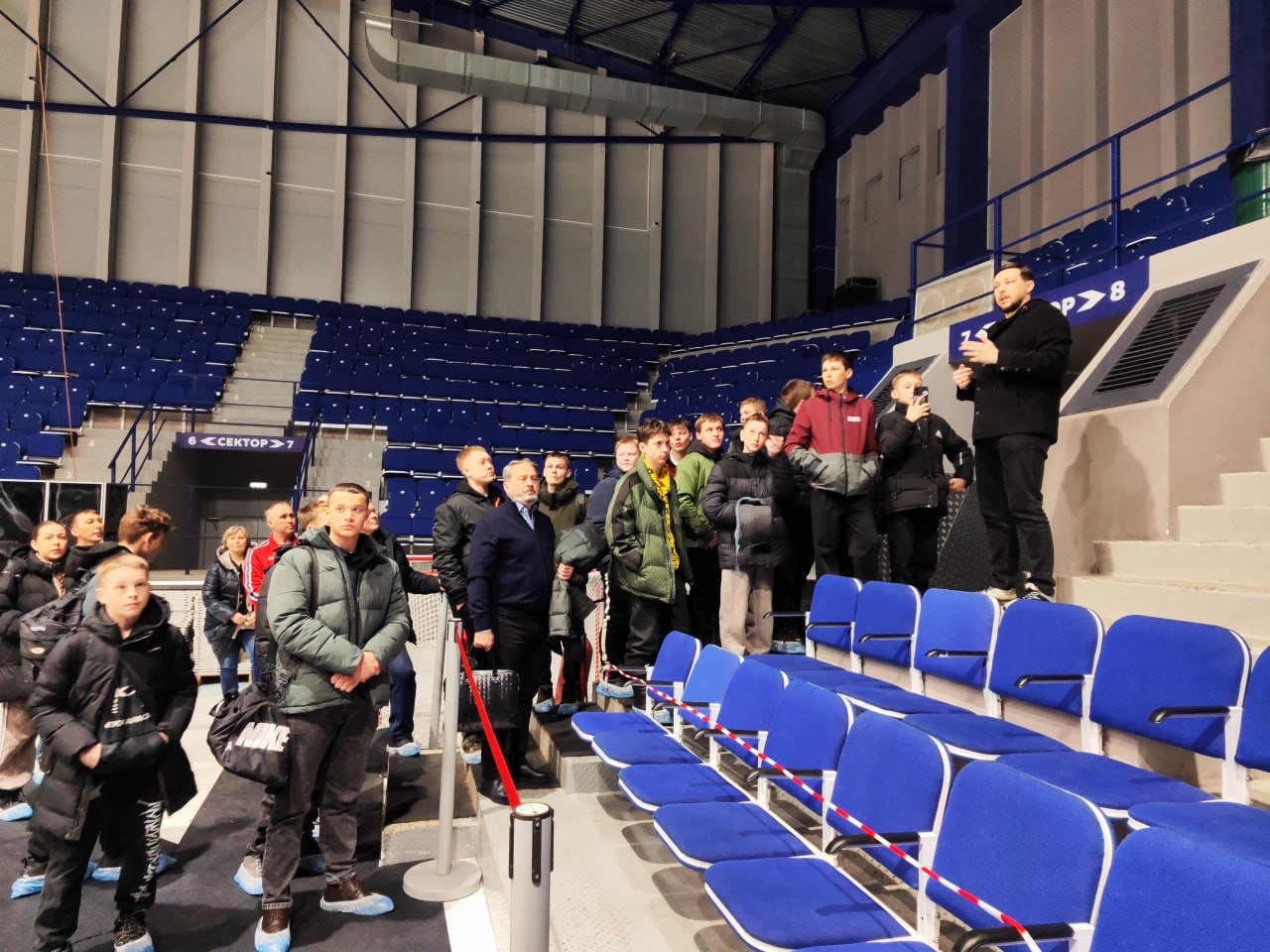 Хоккейный клуб «Динамо-Алтай» подарил экипировку юным хоккеистам Краснощёковского района и пригласил спортсменов на экскурсию и матч Хоккейный клуб «Динамо-Алтай» подарил экипировку юным хоккеистам Краснощёковского района и пригласил спортсменов на экскурсию и матч