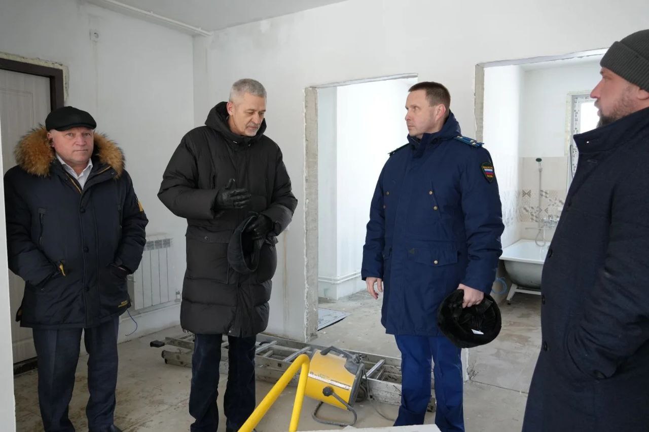 Заместитель прокурора края Андрей Гальченко провел личный прием жителей Тальменского района, проинспектировал строительство жилых домов для работников социальной сферы Заместитель прокурора края Андрей Гальченко провел личный прием жителей Тальменского района, проинспектировал строительство жилых домов для работников социальной сферы