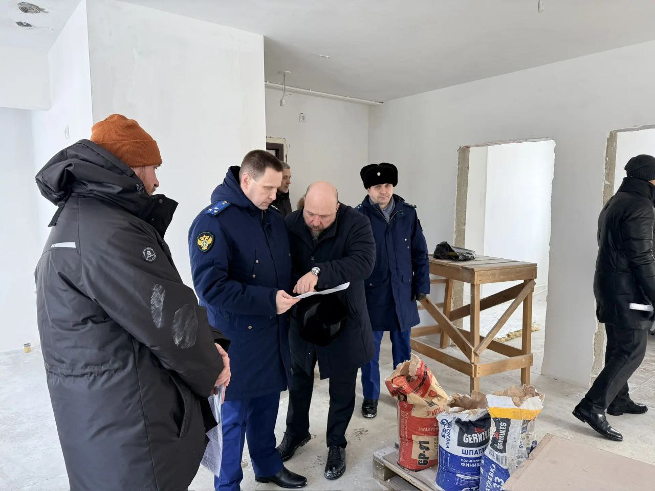 Заместитель прокурора края Андрей Гальченко провел личный прием жителей Тальменского района, проинспектировал строительство жилых домов для работников социальной сферы Заместитель прокурора края Андрей Гальченко провел личный прием жителей Тальменского района, проинспектировал строительство жилых домов для работников социальной сферы